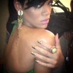 Lo smalto a lamina d'oro di Rihanna