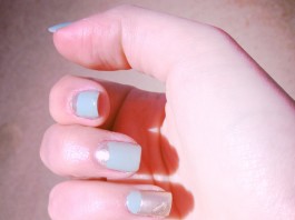 L'effetto finale del french manicure al contrario